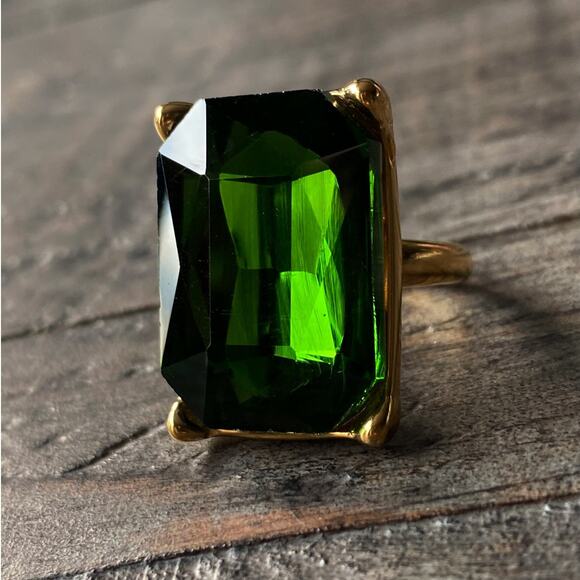 NEW Emerald Green Zirconium Stone Cocktail Ring - Picture 5 of 16
